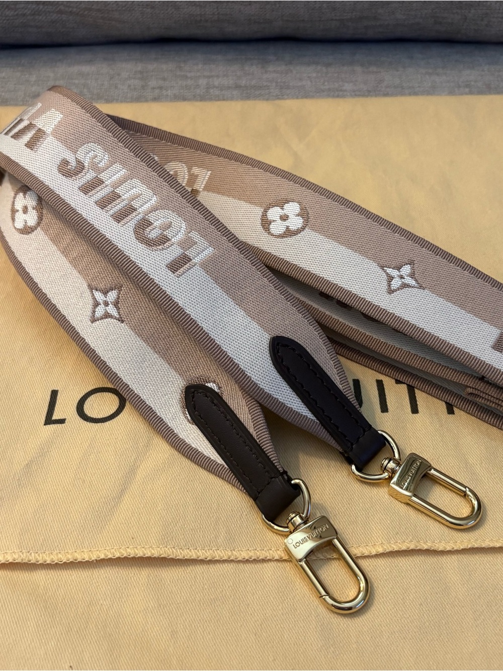Louis Vuitton Bandouliere Beige & Brown Monogram Adjustable Strap Gold clasps - Picture 6 of 7